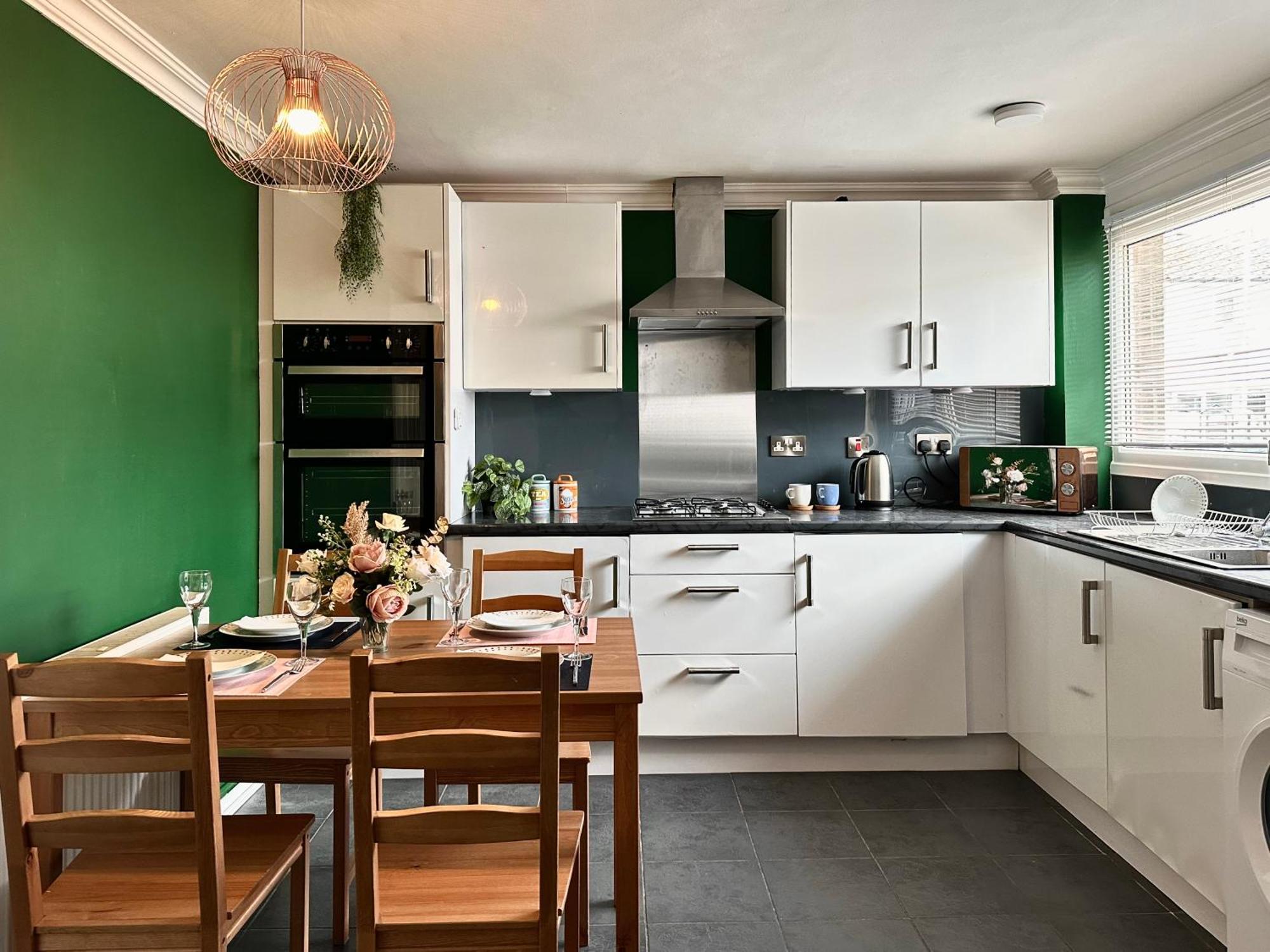 6 Guests House Old Trafford,Media City,City Centre, Free Parking Манчестер Экстерьер фото