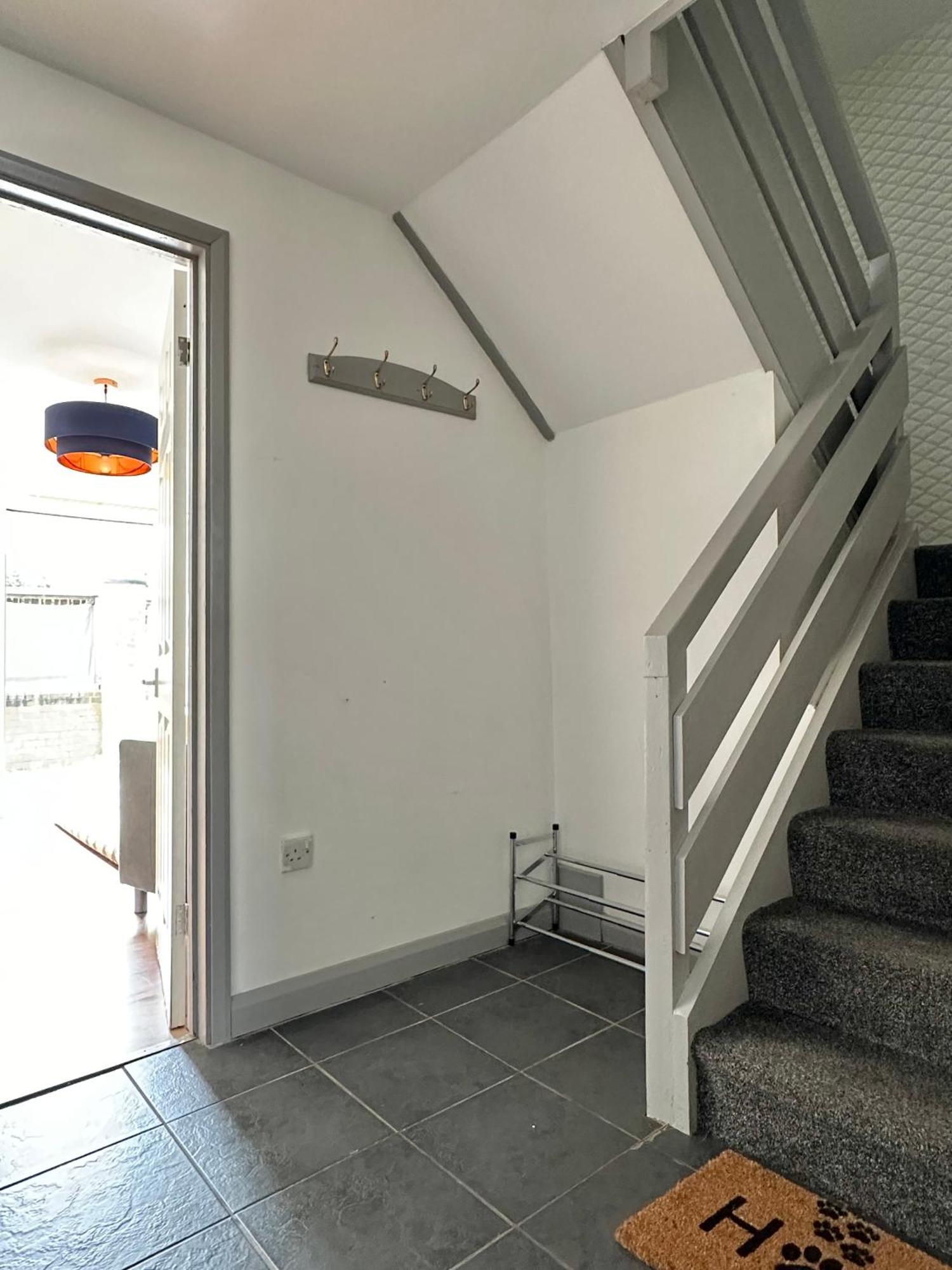 6 Guests House Old Trafford,Media City,City Centre, Free Parking Манчестер Экстерьер фото