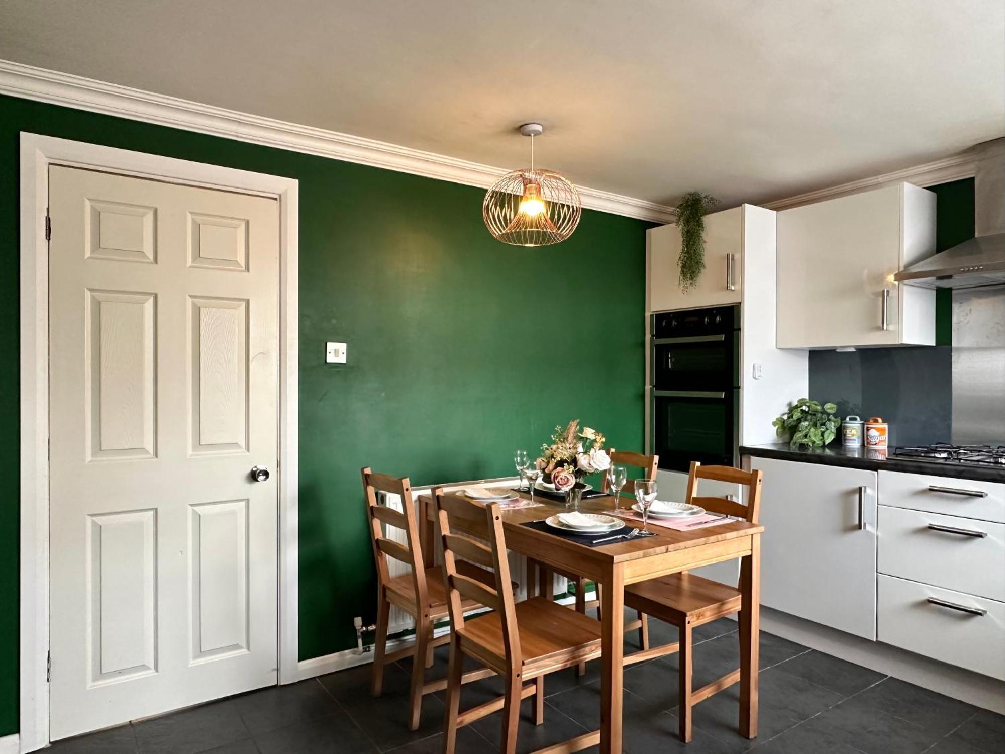 6 Guests House Old Trafford,Media City,City Centre, Free Parking Манчестер Экстерьер фото